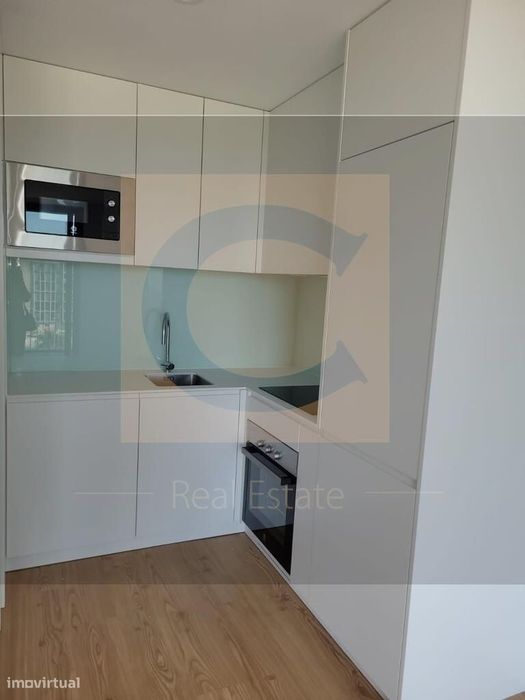 T1 in Excellent Condition, Ready to Move In, with Balcony and Garage