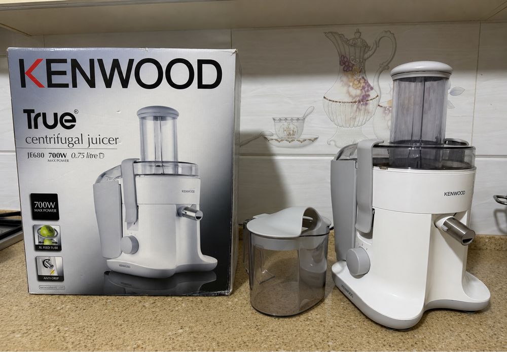 Соковыжималка Kenwood True JE680 700W