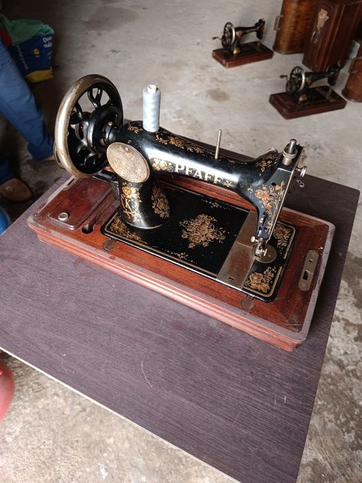 Máquina de Costura PFAFF antiga/ relíquia/ museu