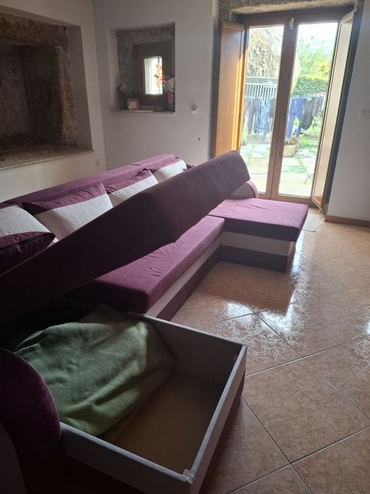 Sofá de sala, cor bordou