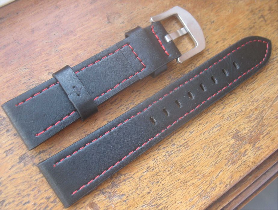Bracelete Desportiva Preta - Costura Vermelha - 20mm