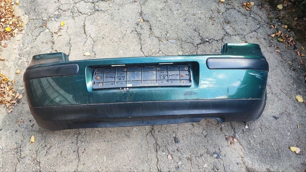 Продам задній бампер VW Golf 4 (Golf IV) — темно-зелений, б/в