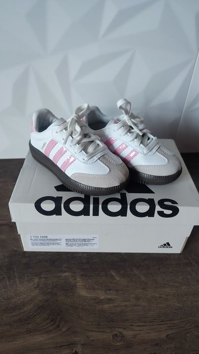 Buty dla dziewczynki Adidas Samba 24 rozmiar. Nowe.