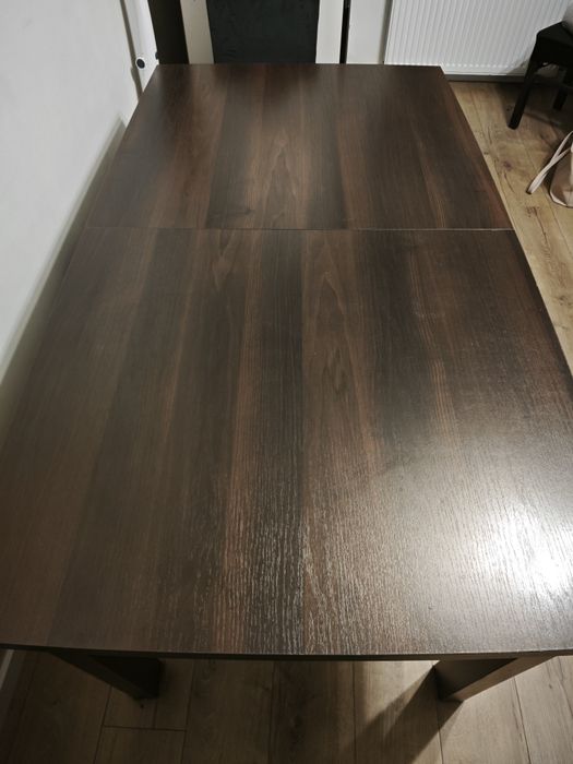 Rozkładany solidny stół