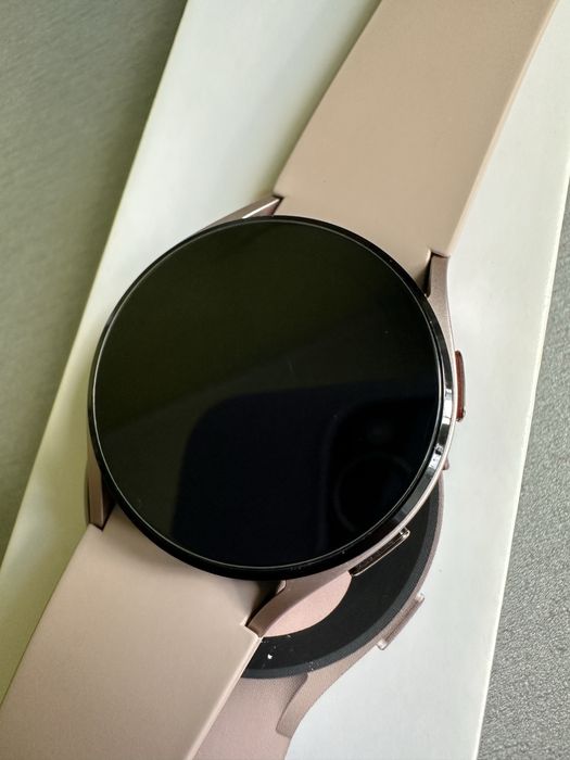 Часы  samsung Galaxy Watch4