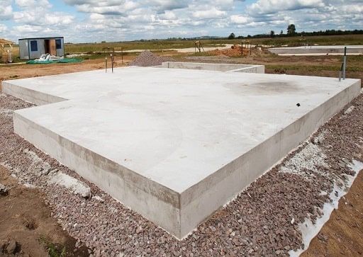 Будівництво фундамента під будинок, газоблок, криша, забор, гараж