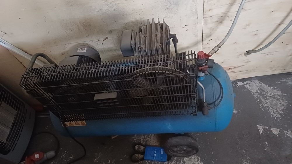 Compressor  trifásico 100 litros