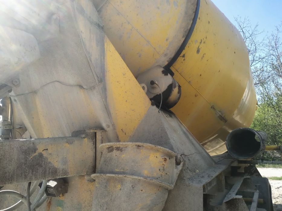 Міксер, бетонозмішувач прицепний Liebherr-mischtechnik