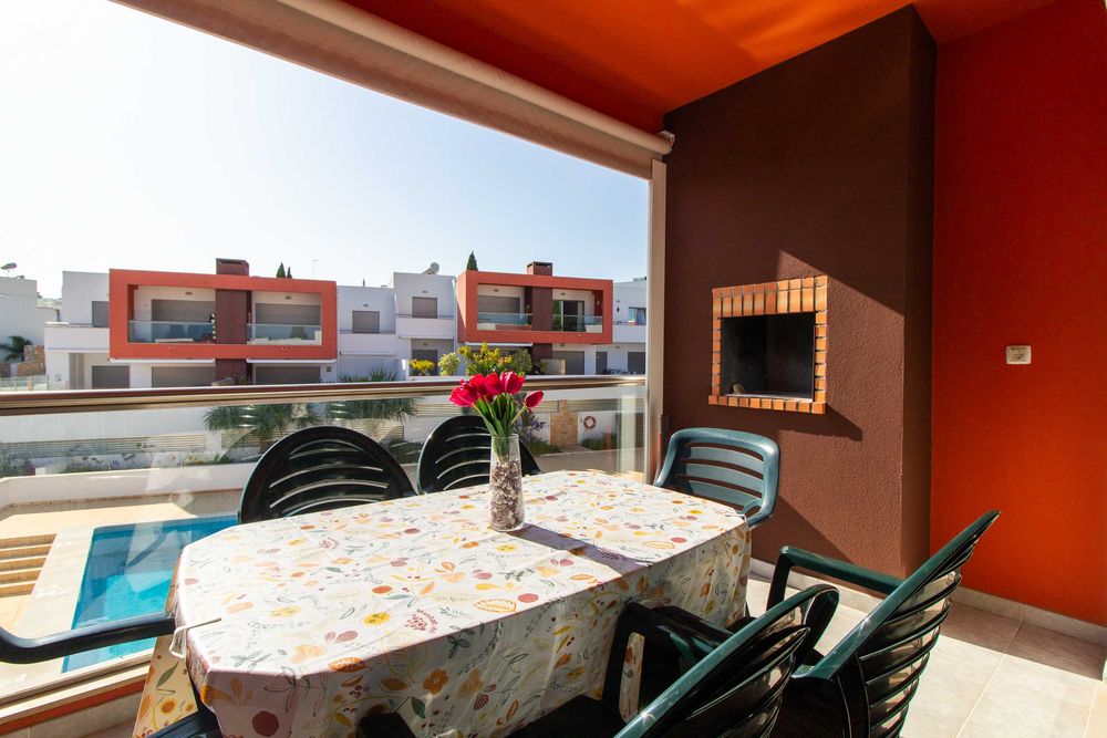 Apartamento T2 Vitismar em Vale Parra com piscina