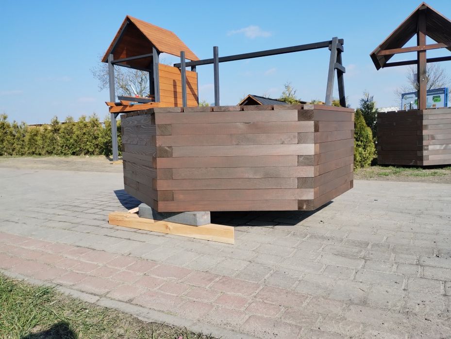 Studnia Drewniana, Cembrowina, Obudowa Na Krąg