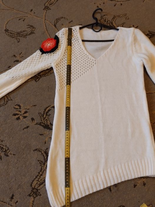 Продам білу кофтинку