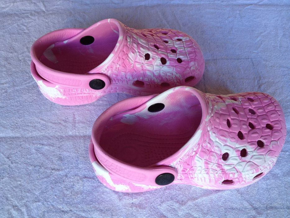 Girls' Sandals Size 22 (shipping included)