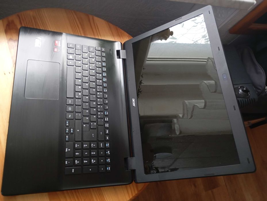 sprzedam acer e5-721serie procesore 4rdzen. amd a4-apu 6210apu with amd radeon r3graphics