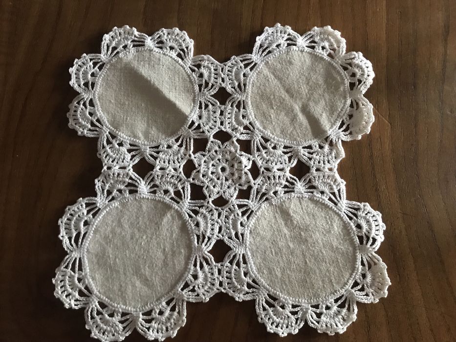 Naperons linho e croche