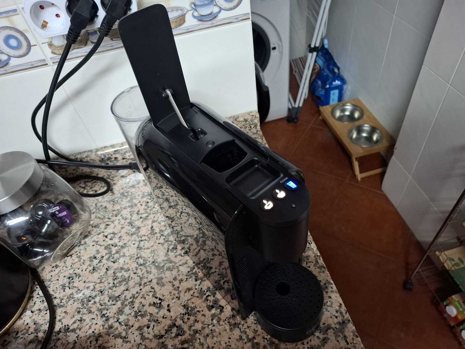 Máquina de Café Coffeesmart Preta