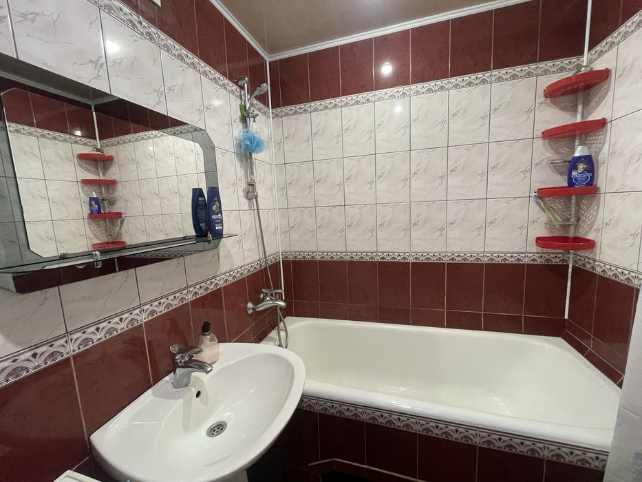 Простора сучасна квартира ! 3 поверх! Індивідуальне опалення!