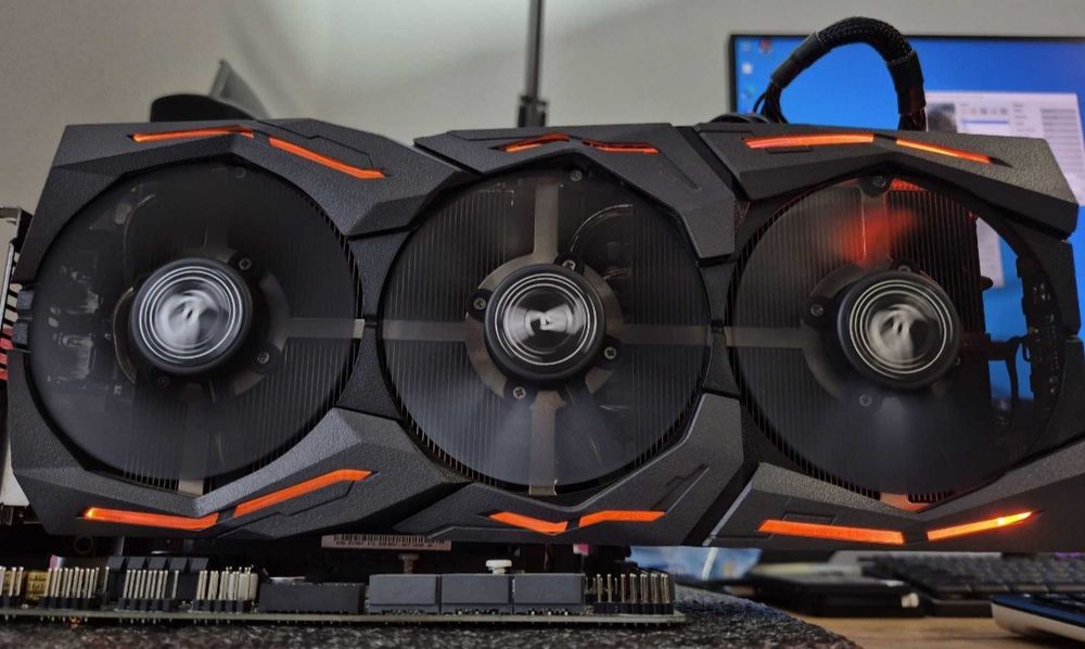 Продам GTX 1080 Ti ROG Strix