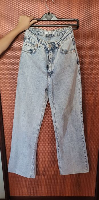 Жіночі джинси в стилі mom fit