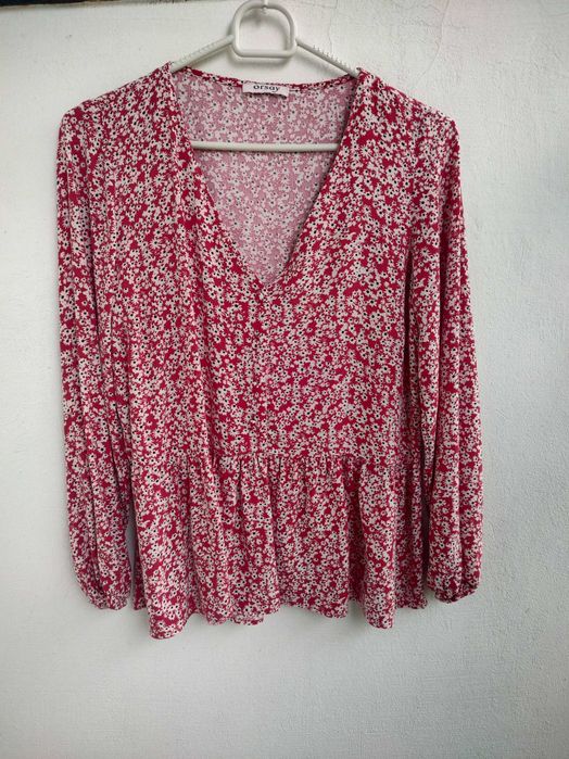 Czerwona bluzka oversize w kwiatki Orsay