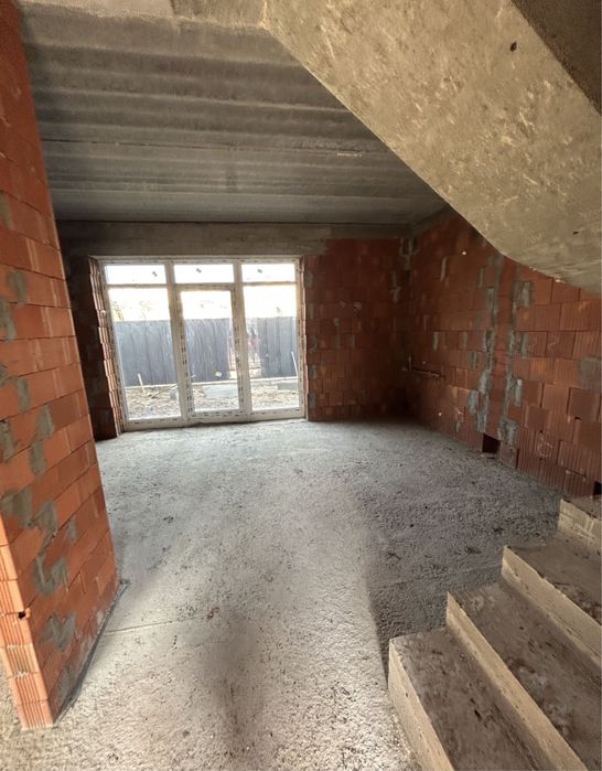 Таунхаус в центрі міста Опалення Газ Комунікації всі центрпльні