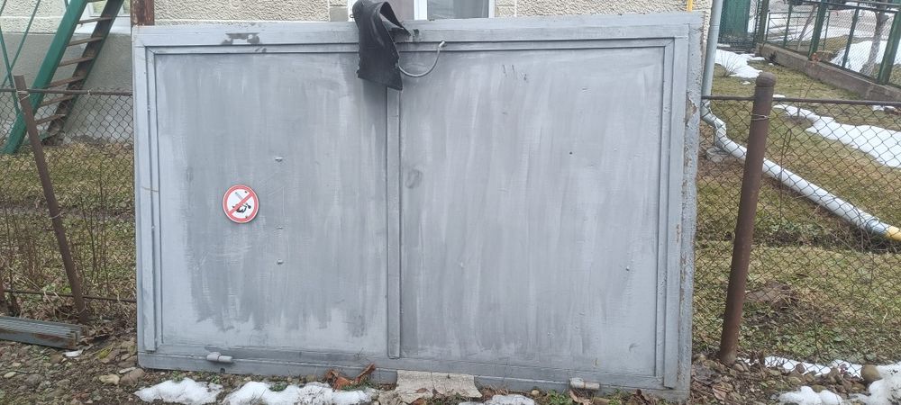 Двері металеві для гаража, складу