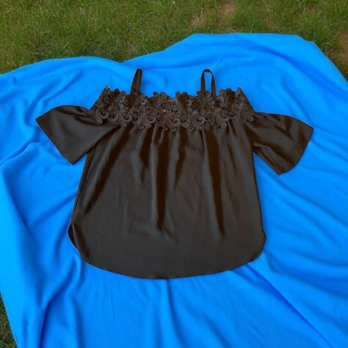 Czarna bluzka hiszpanka z koronką Soon, r. 38/40