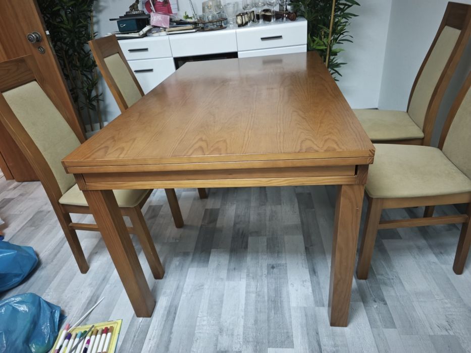Vendo mesa com 4 cadeiras