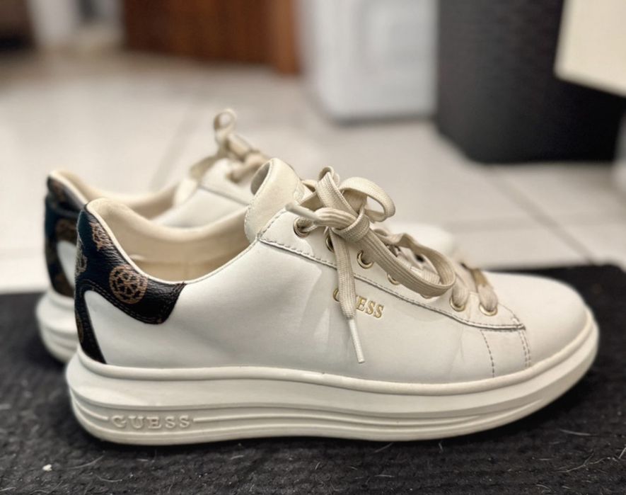 Buty białe guess