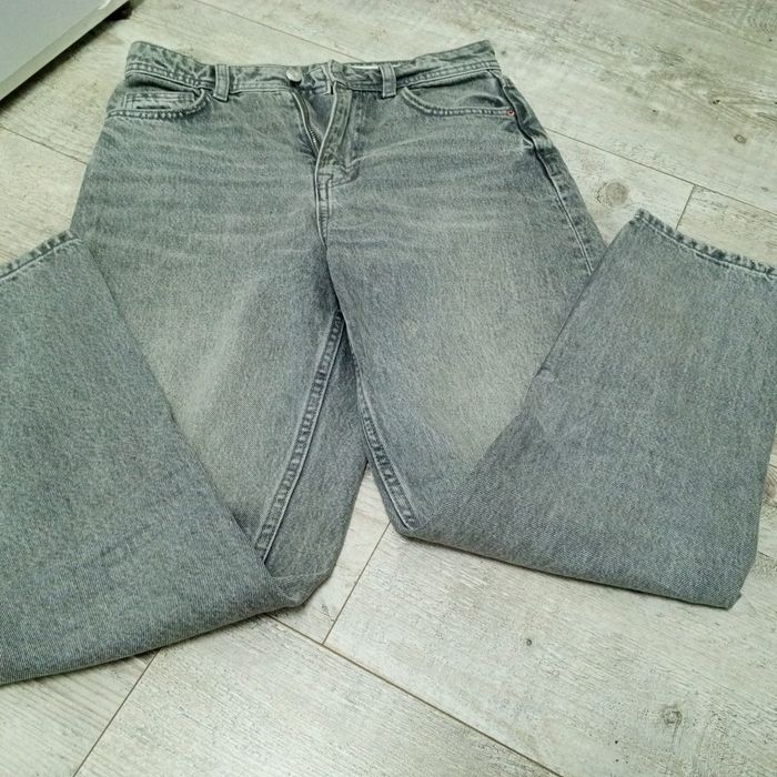 Damskie spodnie w rozmiarze 36 z firmy zara