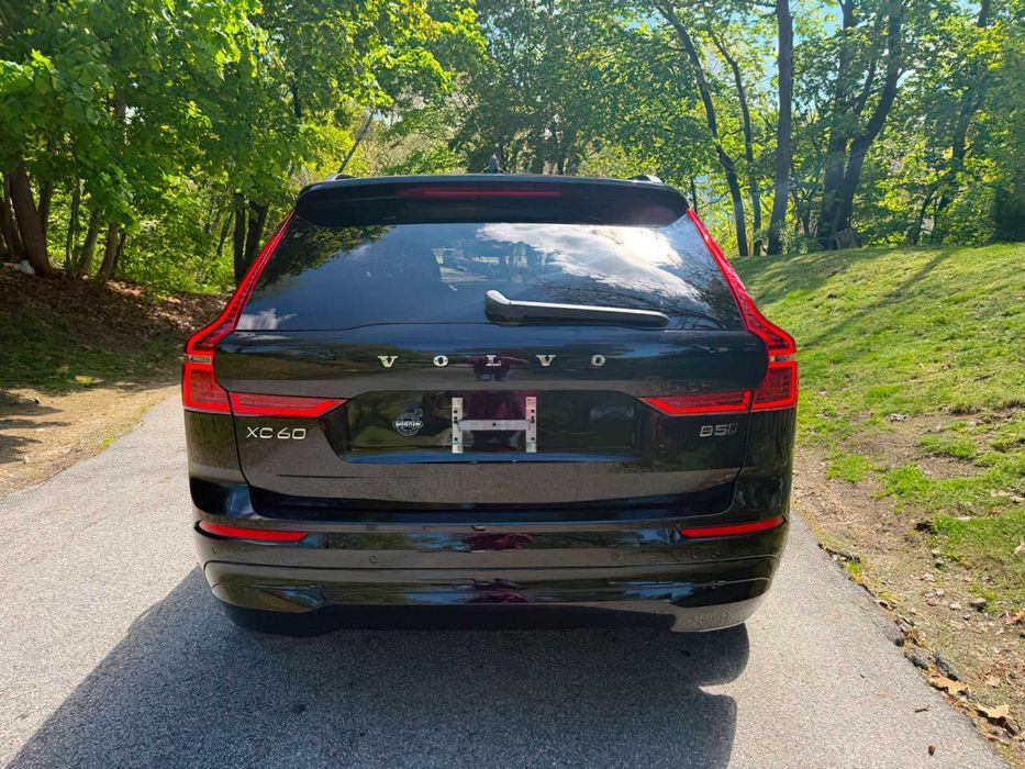 Volvo XC60 B5 Core      2023