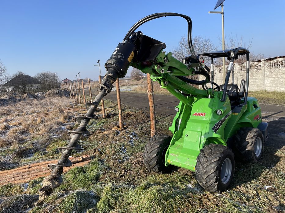 Karczowanie samosiejek niwelacja terenu przygotowanie pod wysiew trawy