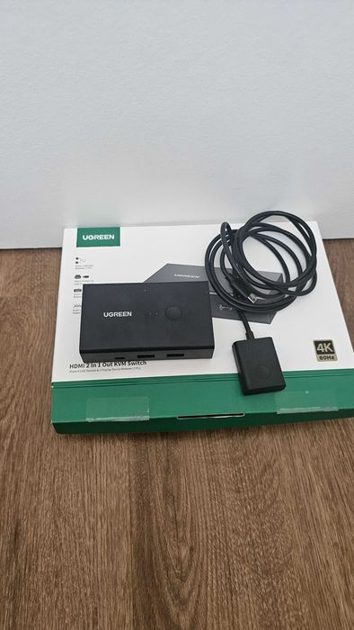 KVM Ugreen CM571 HDMI 4K 60Hz