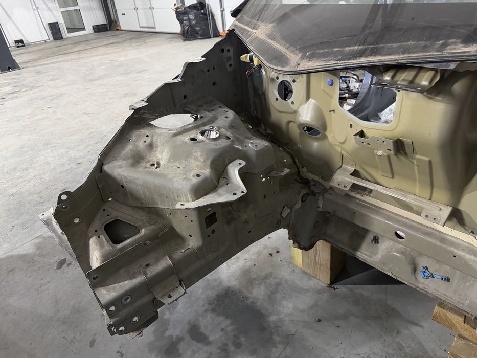 Tesla model y кузов чверті