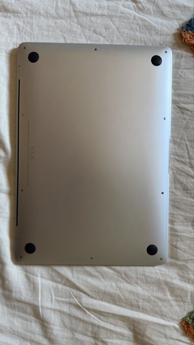MacBook Air M1 8GB / 256GB — Como Novo (Apenas 69 ciclos de bateria!)