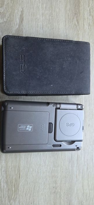 Zabytkowy Asus A639.