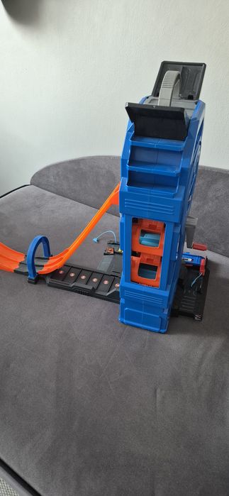Mega Garage Hot Wheels
