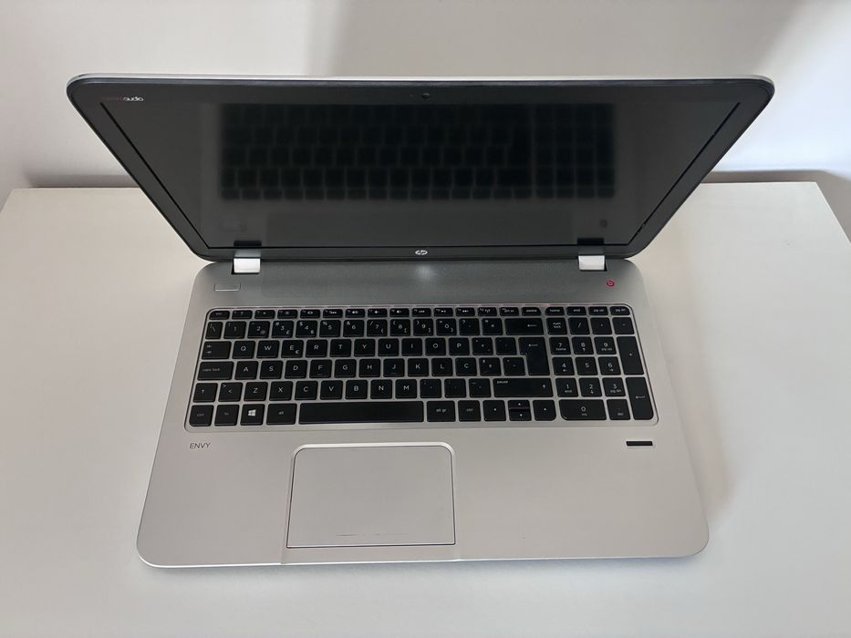 HP ENVY 15 — i7 / 8GB RAM / SSD 500 GB/ NVIDIA 2GB