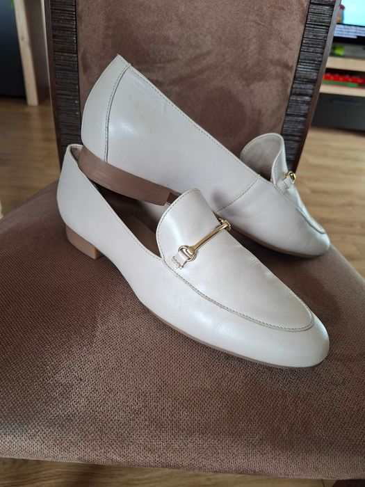 Buty Ryłko beżowe czółenka r. 40