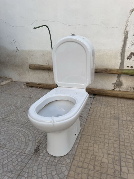 Sanita e autoclismo usados