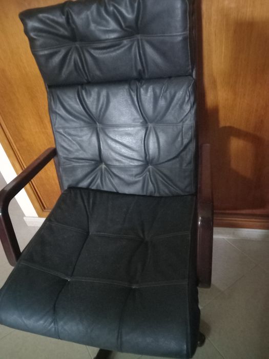 Cadeirão execitivo giratória em pele como nova