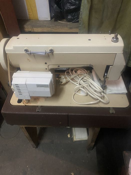 Швейна машинка Radom