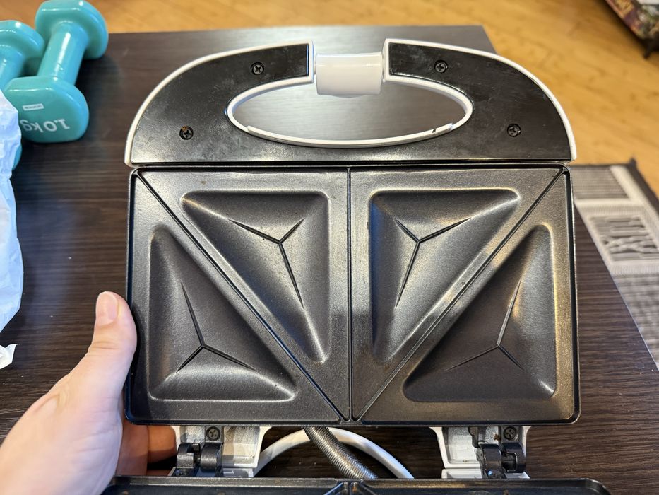 Сендвічниця Saturn