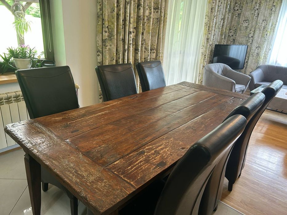 OKAZJA! Drewniany stół z litego drewna z kompletem skórzanych krzeseł!