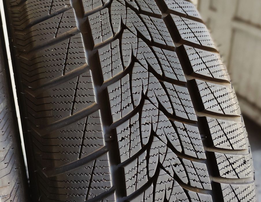 2x 225/60R18 Imperial Snowdragon UHP 7,62mm JAK NOWE C/C/72dB