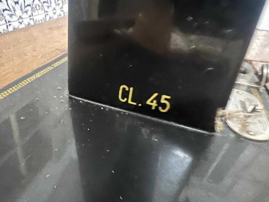 Máquina de Costura Antiga Oliva CL 45 com Móvel