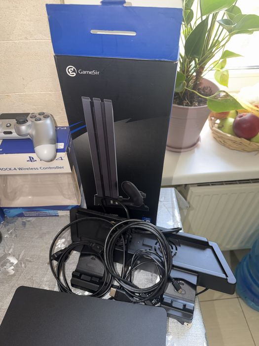 Продам Sony PlayStation 4 Slim 1TB+12дисків+2 геймпада