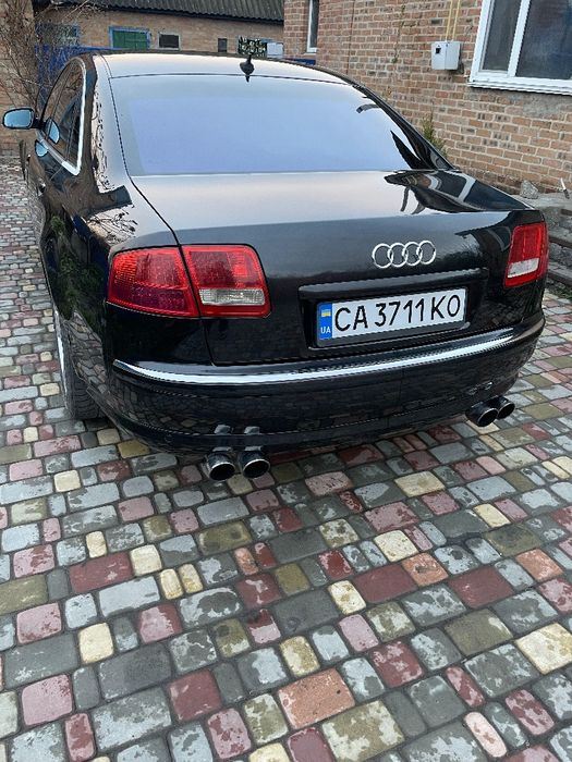 Audi  A8  Срочно