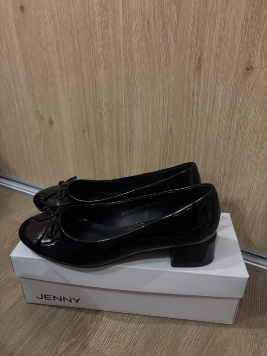 czarne czółenka lakierowane