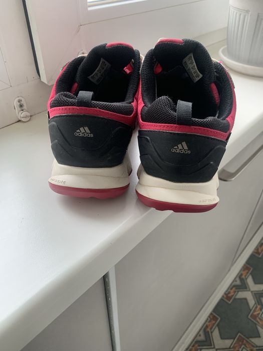 Кросівки жіночі adidas gore-tex 39,5 розмір