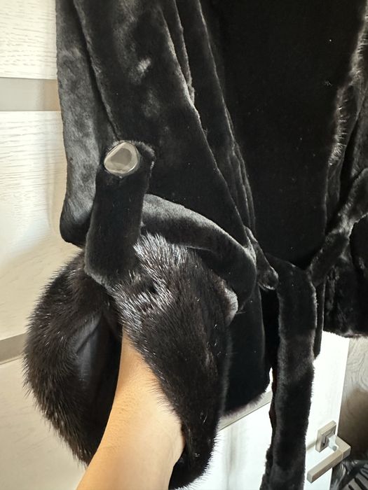 Продам жіночу норкову шубу